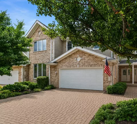 1746 Park Ridge Pt, Park Ridge, IL 60068