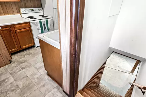 Entry Way - 525 Grant St, Chenoa, IL 61726 photo 5 of 5