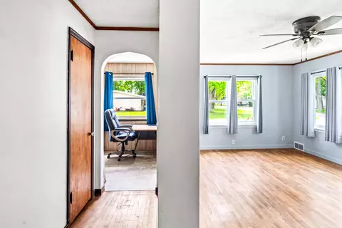Entry Way - 525 Grant St, Chenoa, IL 61726 photo 1 of 5