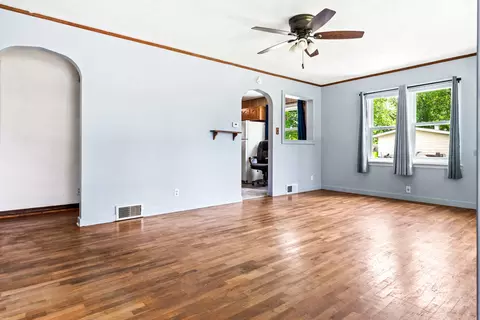 Living - 525 Grant St, Chenoa, IL 61726 photo 1 of 3