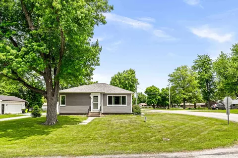 Exterior - 525 Grant St, Chenoa, IL 61726 photo 2 of 2