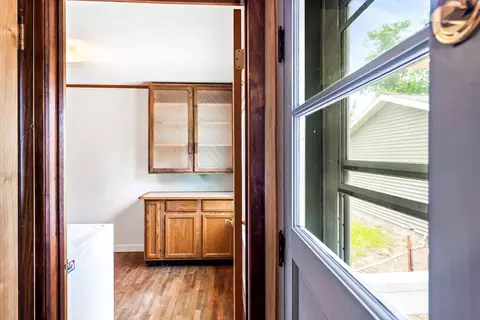 Entry Way - 525 Grant St, Chenoa, IL 61726 photo 4 of 5