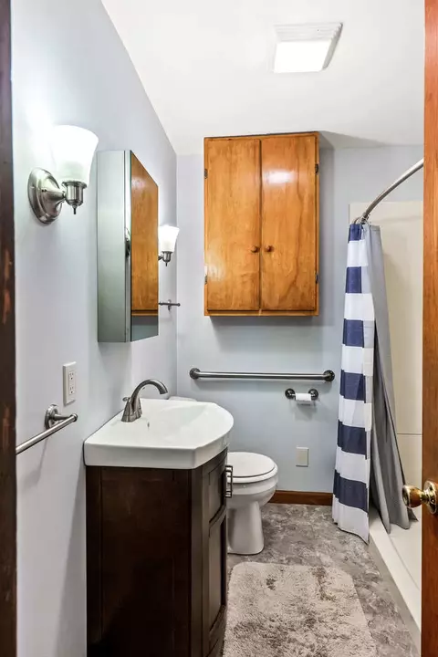 Bath - 525 Grant St, Chenoa, IL 61726 photo 1 of 1