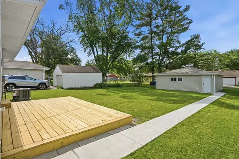 Exterior - 696 1st St, Crete, IL 60417 photo 6 of 6