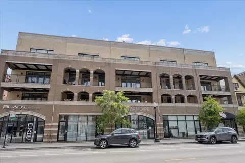 1423 W Belmont Ave #4, Chicago, IL 60657