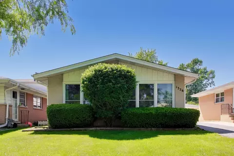 1326 S Dunton Ave, Arlington Heights, IL 60005