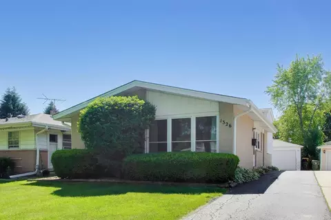 1326 S Dunton Ave, Arlington Heights, IL 60005