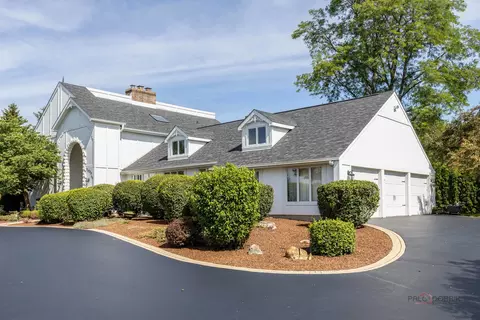 11 Lake View Rd, Hawthorn Woods, IL 60047