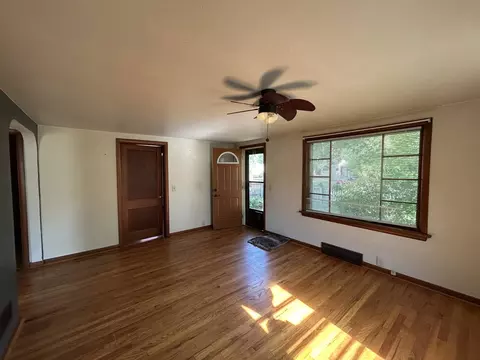 Living - 438 E Warren St, Rockton, IL 61072 photo 2 of 4