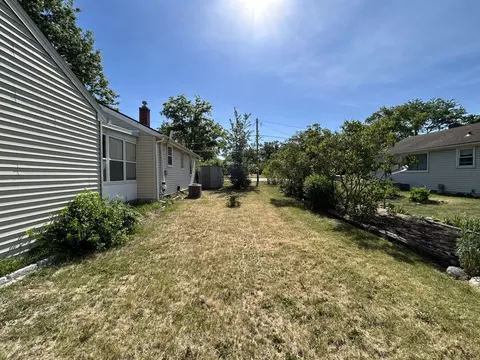 Exterior - 438 E Warren St, Rockton, IL 61072 photo 3 of 11
