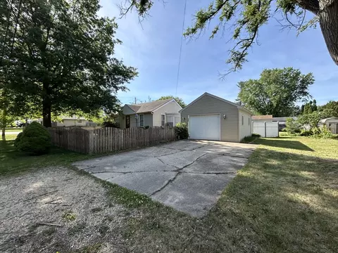 Exterior - 438 E Warren St, Rockton, IL 61072 photo 7 of 11