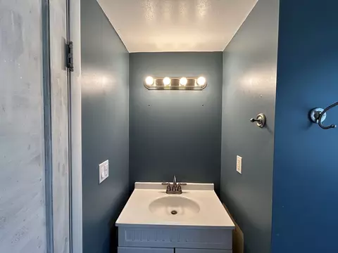 Bath - 438 E Warren St, Rockton, IL 61072 photo 2 of 2