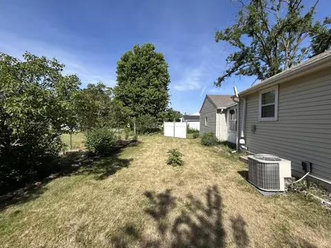 Exterior - 438 E Warren St, Rockton, IL 61072 photo 4 of 11
