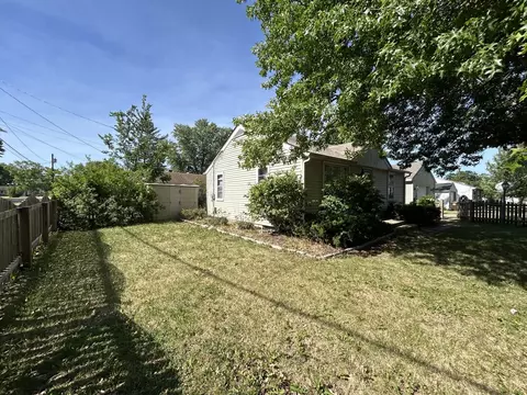 Exterior - 438 E Warren St, Rockton, IL 61072 photo 2 of 11
