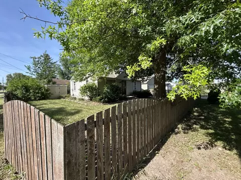 Exterior - 438 E Warren St, Rockton, IL 61072 photo 8 of 11