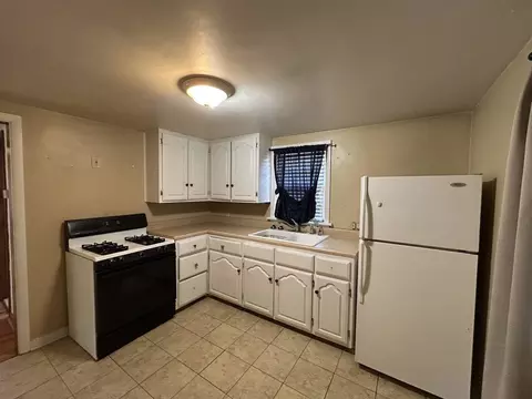 Kitchen - 438 E Warren St, Rockton, IL 61072 photo 2 of 4