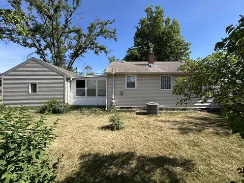 Exterior - 438 E Warren St, Rockton, IL 61072 photo 5 of 11