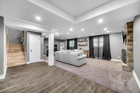 Living - 1629 Claremont Dr, Darien, IL 60561 photo 2 of 3