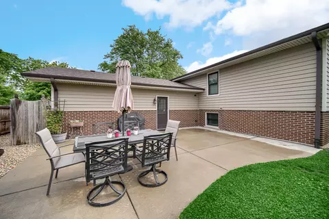 Exterior - 1629 Claremont Dr, Darien, IL 60561 photo 4 of 7