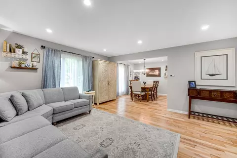 Living - 1629 Claremont Dr, Darien, IL 60561 photo 1 of 3
