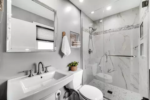 Bath - 1629 Claremont Dr, Darien, IL 60561 photo 1 of 3