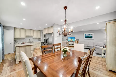 Dining - 1629 Claremont Dr, Darien, IL 60561 photo 2 of 2