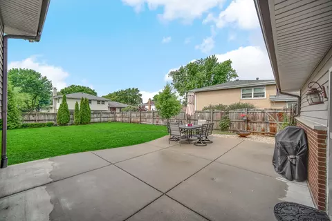 Exterior - 1629 Claremont Dr, Darien, IL 60561 photo 6 of 7