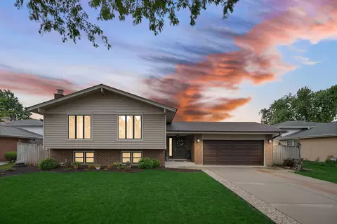 Exterior - 1629 Claremont Dr, Darien, IL 60561 photo 2 of 7