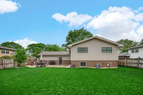 Exterior - 1629 Claremont Dr, Darien, IL 60561 photo 7 of 7