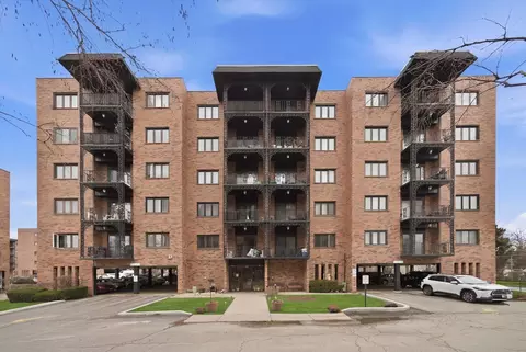 9331 Landings Ln #504, Des Plaines, IL 60016