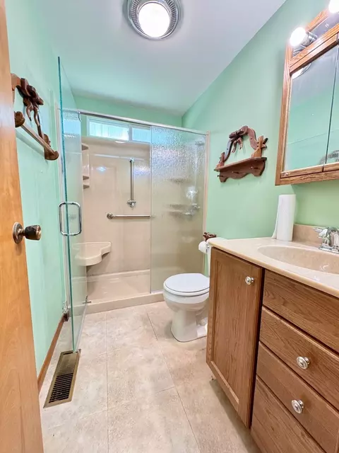 Bath - 1203 4th Ave, Dixon, IL 61021 photo 1 of 1