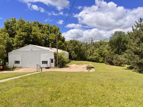 Exterior - 1203 4th Ave, Dixon, IL 61021 photo 2 of 2
