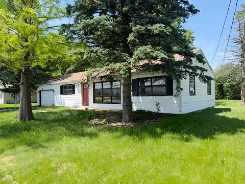 Exterior - 424 S 3000 W Rd, Kankakee, IL 60901 photo 4 of 5