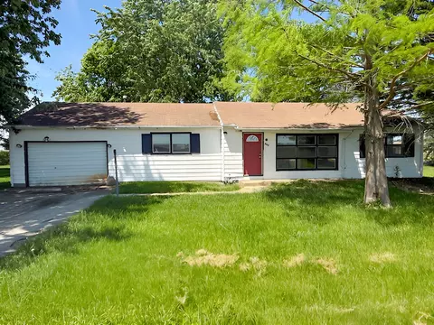 Exterior - 424 S 3000 W Rd, Kankakee, IL 60901 photo 3 of 5