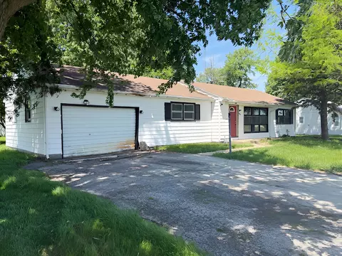 Exterior - 424 S 3000 W Rd, Kankakee, IL 60901 photo 2 of 5