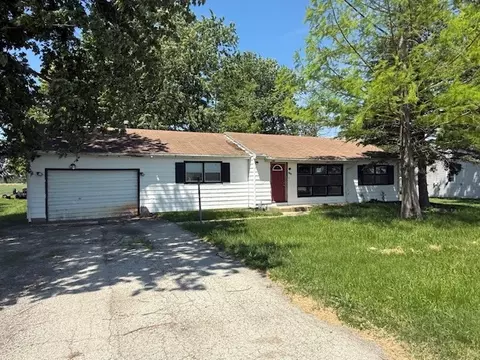 424 S 3000 W Rd, Kankakee, IL 60901
