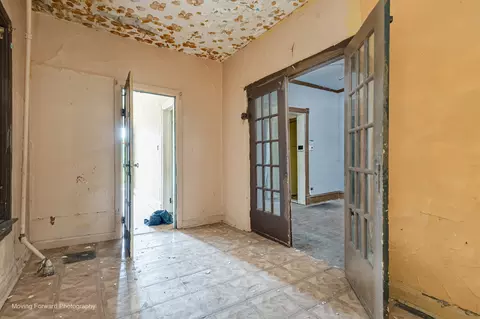 Entry Way - 5538 S Perry Ave, Chicago, IL 60621 photo 2 of 6