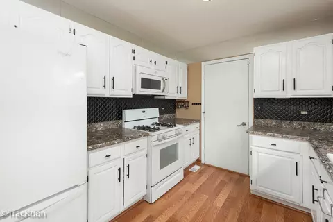 Kitchen - 20838 W Peppertree Ct, Plainfield, IL 60544 photo 3 of 3
