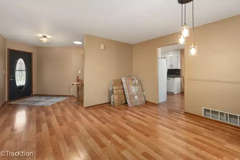 Living - 20838 W Peppertree Ct, Plainfield, IL 60544 photo 2 of 2