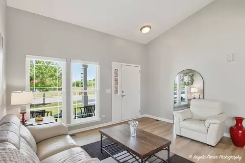 Entry Way - 31375 N Pineview Blvd, Lakemoor, IL 60051 photo 2 of 4