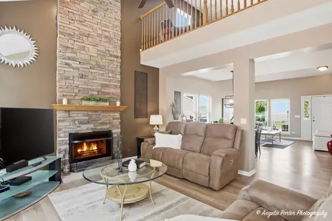 Living - 31375 N Pineview Blvd, Lakemoor, IL 60051 photo 2 of 2
