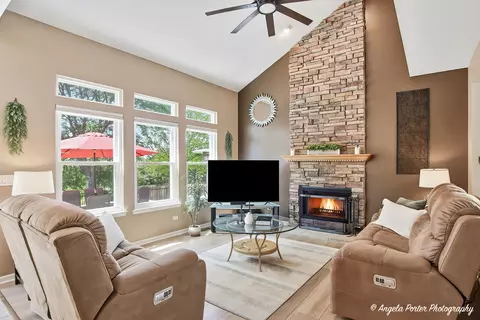 Living - 31375 N Pineview Blvd, Lakemoor, IL 60051 photo 1 of 2