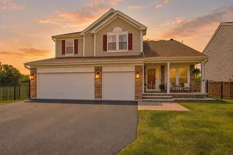 Exterior - 31375 N Pineview Blvd, Lakemoor, IL 60051 photo 2 of 10