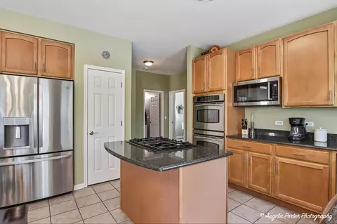 Kitchen - 31375 N Pineview Blvd, Lakemoor, IL 60051 photo 3 of 4
