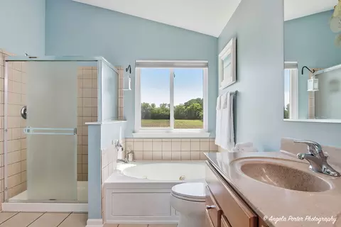 Bath - 31375 N Pineview Blvd, Lakemoor, IL 60051 photo 3 of 4