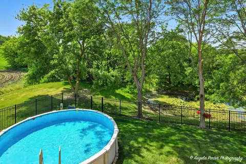 Exterior - 31375 N Pineview Blvd, Lakemoor, IL 60051 photo 6 of 10