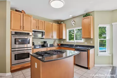 Kitchen - 31375 N Pineview Blvd, Lakemoor, IL 60051 photo 2 of 4