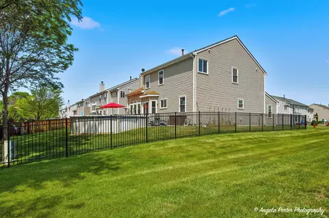 Exterior - 31375 N Pineview Blvd, Lakemoor, IL 60051 photo 9 of 10