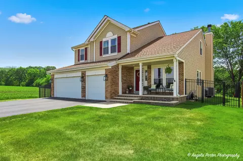 Exterior - 31375 N Pineview Blvd, Lakemoor, IL 60051 photo 3 of 10