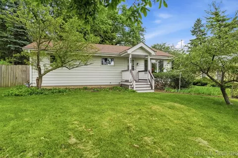 697 N Ohio St, Aurora, IL 60505
